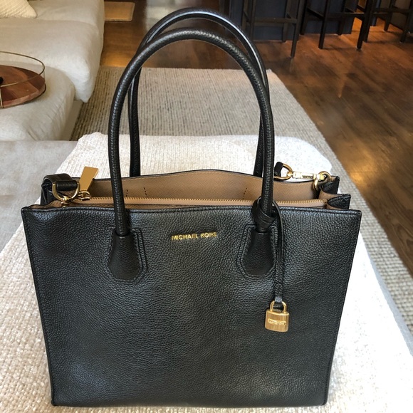 Michael Kors Handbags - Michael Kors Large Mercer Conv Tote black leather